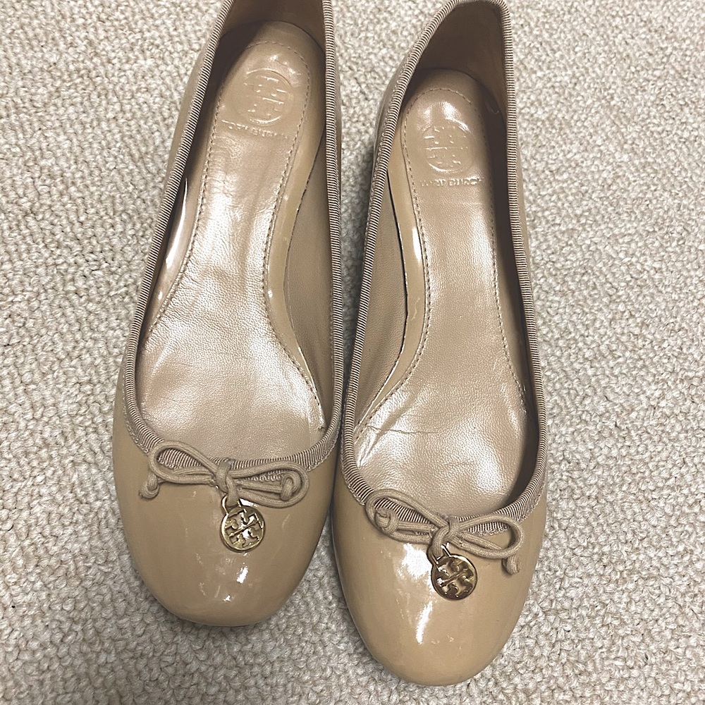 Tory Burch nude stacked heel